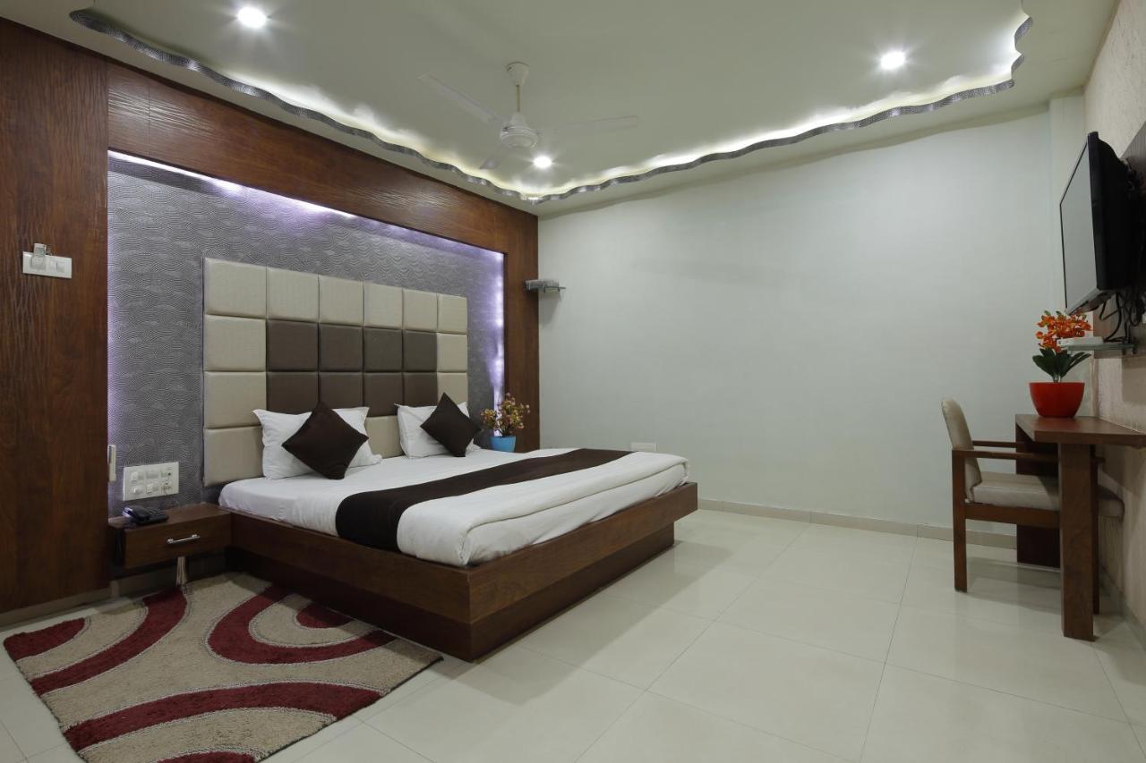 Hotel Good Night Ahmedabad Extérieur photo