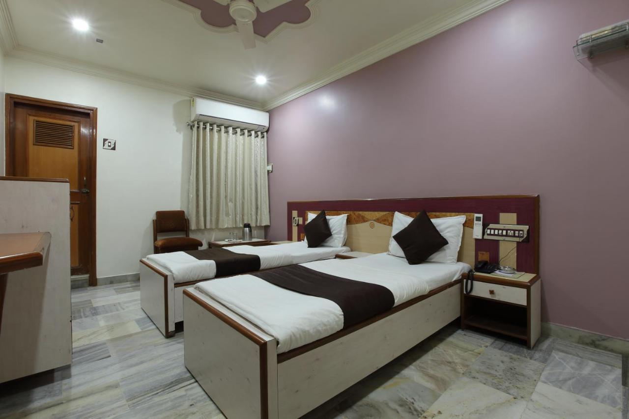 Hotel Good Night Ahmedabad Extérieur photo